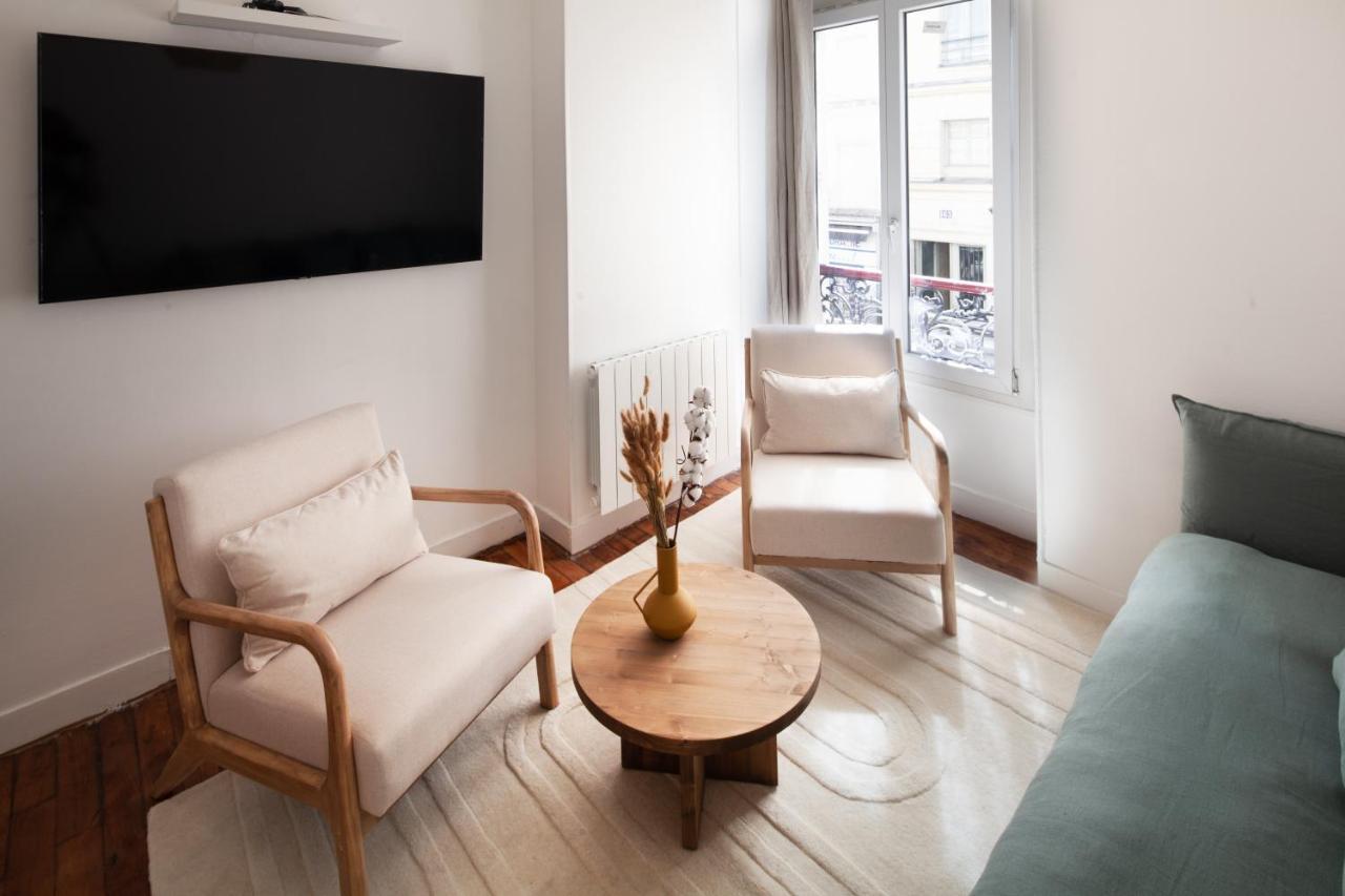 Appartamento Eiffel Tower Rue Cler Parigi Esterno foto